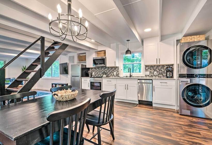 Fully Renovated Broadway Cabin W/ Private Hot Tub!