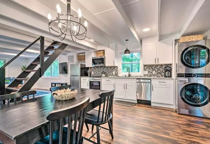 Fully Renovated Broadway Cabin W/ Private Hot Tub!