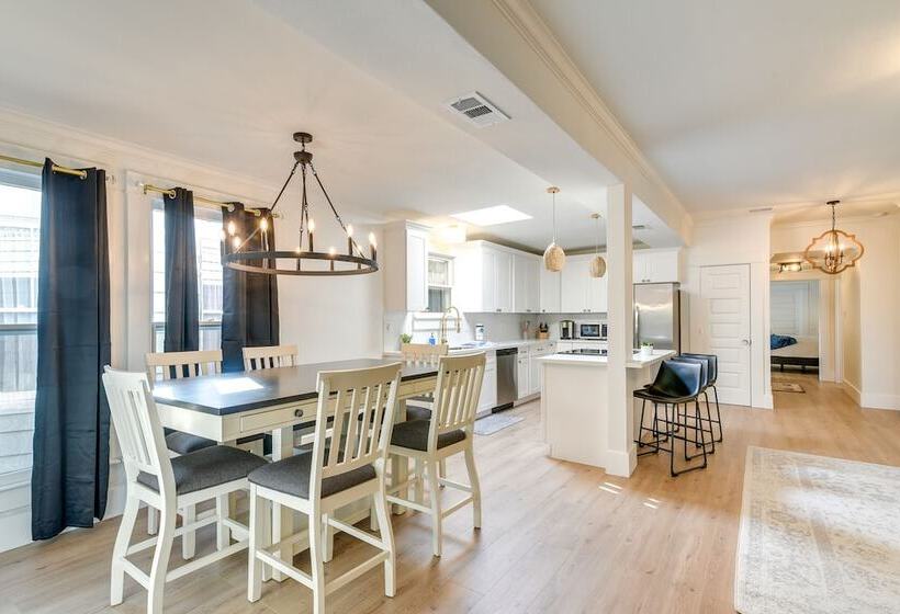 Galveston Vacation Home W/ Hot Tub: Walk To Beach