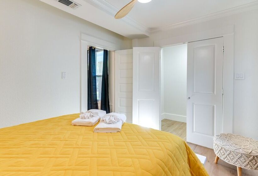 Galveston Vacation Home W/ Hot Tub: Walk To Beach