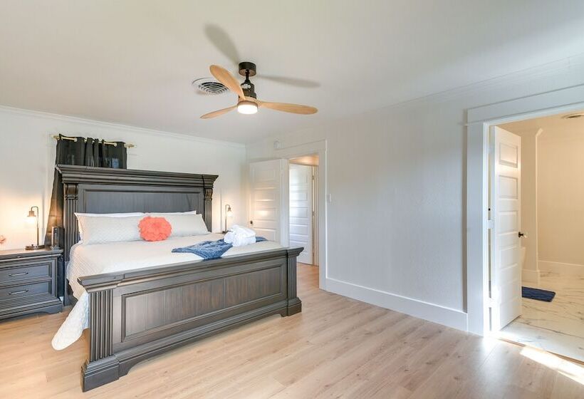 Galveston Vacation Home W/ Hot Tub: Walk To Beach