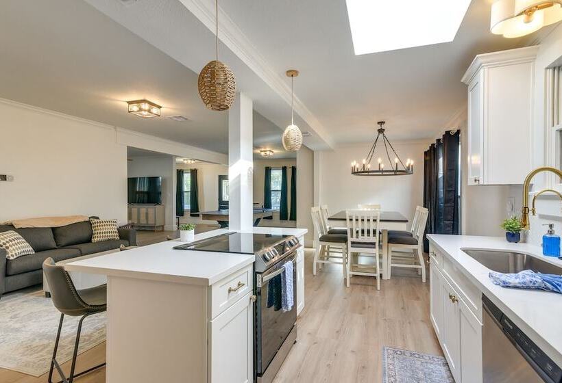 Galveston Vacation Home W/ Hot Tub: Walk To Beach