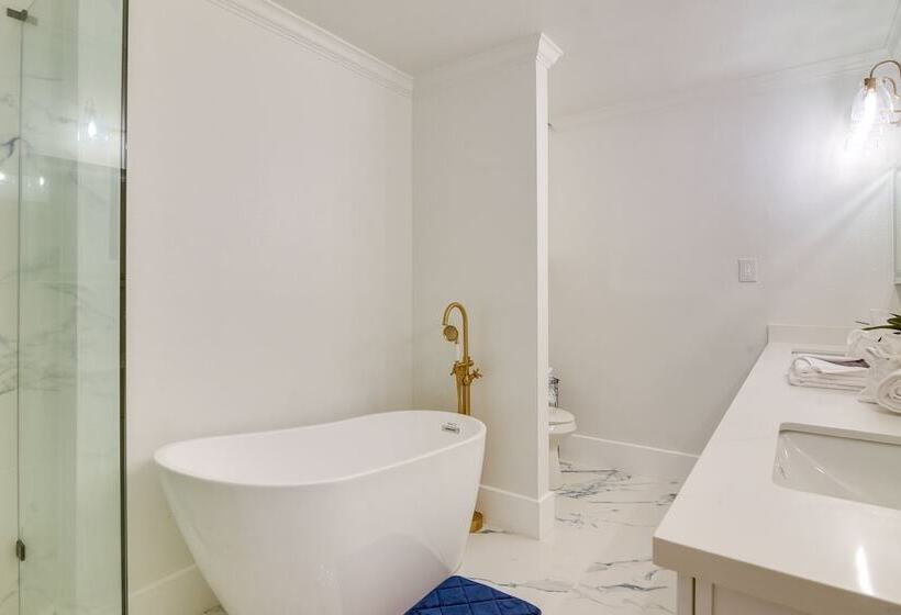 Galveston Vacation Home W/ Hot Tub: Walk To Beach