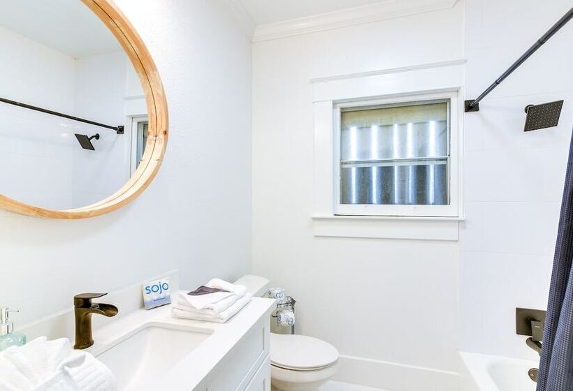 Galveston Vacation Home W/ Hot Tub: Walk To Beach