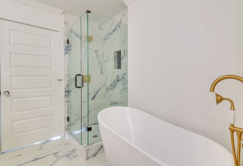 Galveston Vacation Home W/ Hot Tub: Walk To Beach