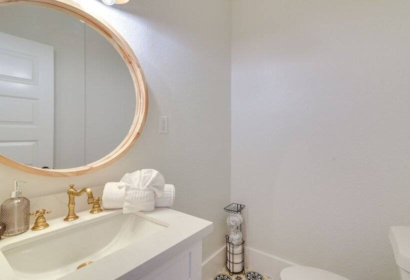 Galveston Vacation Home W/ Hot Tub: Walk To Beach