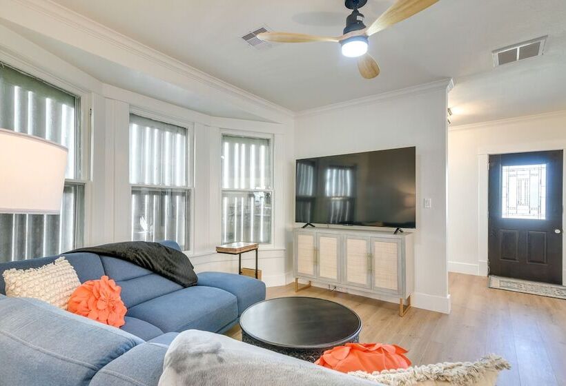 Galveston Vacation Home W/ Hot Tub: Walk To Beach