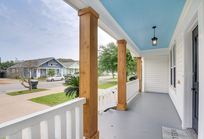 Galveston Vacation Home W/ Hot Tub: Walk To Beach