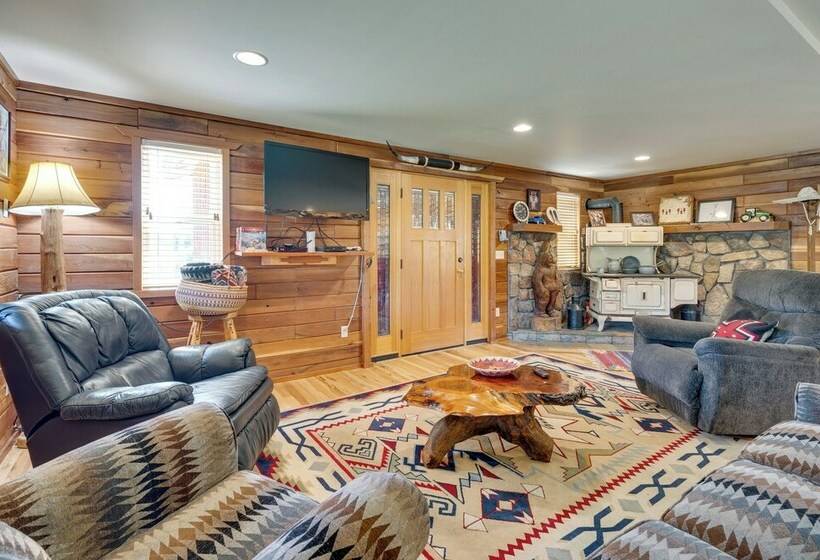 Garden Valley Cabin W/ Teepee, Deck & Mtn Views!