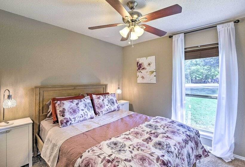 Granbury Home W/ Lake Granbury Access + Dock!