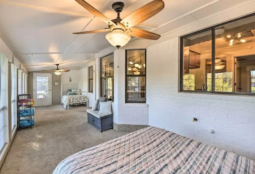 Granbury Home W/ Lake Granbury Access + Dock!