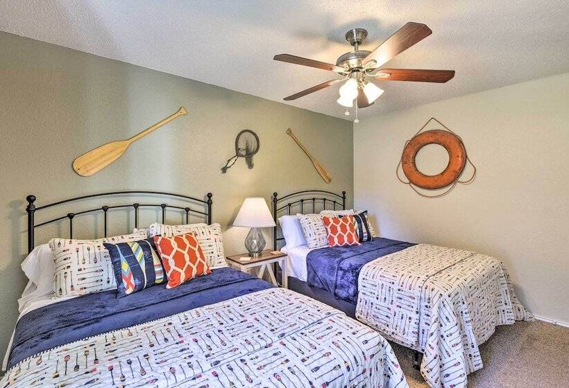 Granbury Home W/ Lake Granbury Access + Dock!