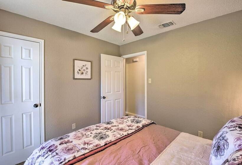 Granbury Home W/ Lake Granbury Access + Dock!