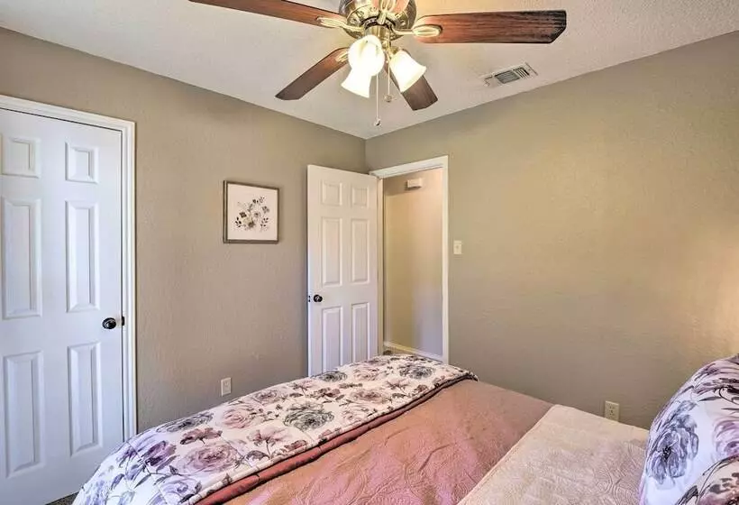 Granbury Home W/ Lake Granbury Access + Dock!