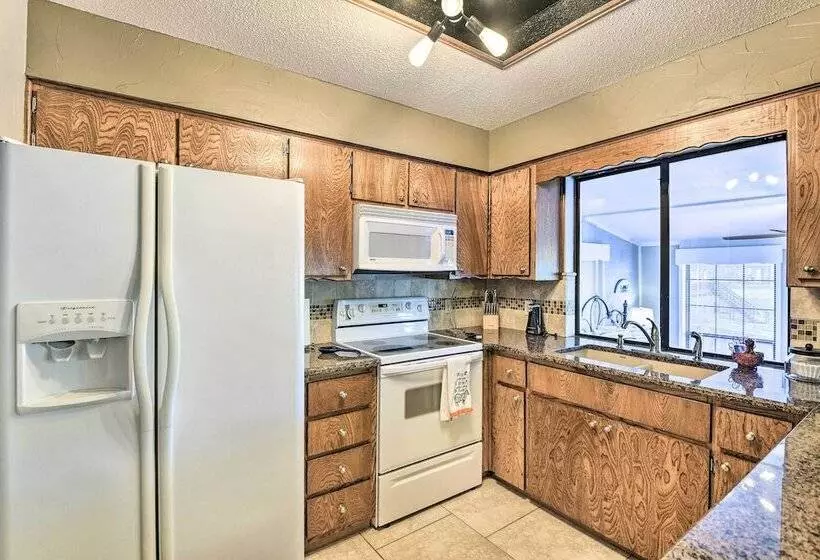 Granbury Home W/ Lake Granbury Access + Dock!