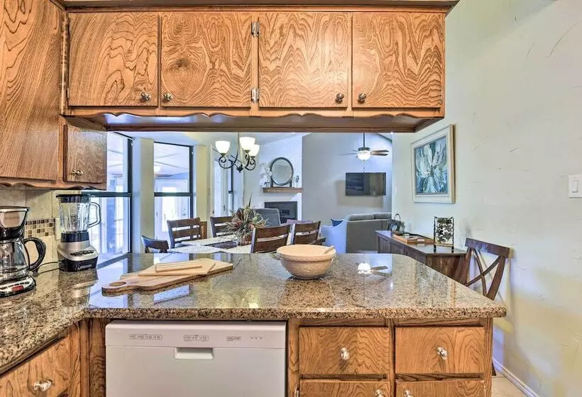 Granbury Home W/ Lake Granbury Access + Dock!