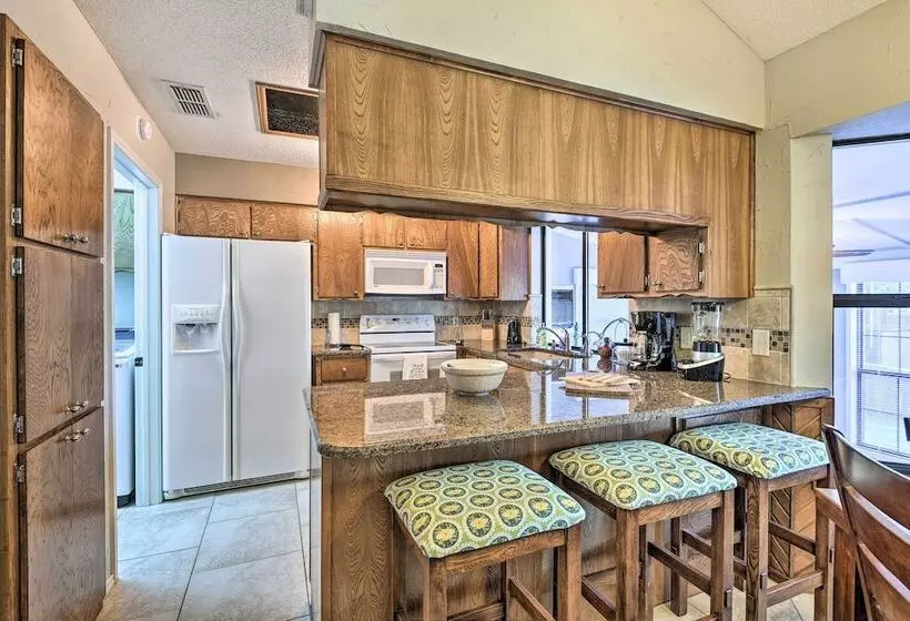 Granbury Home W/ Lake Granbury Access + Dock!