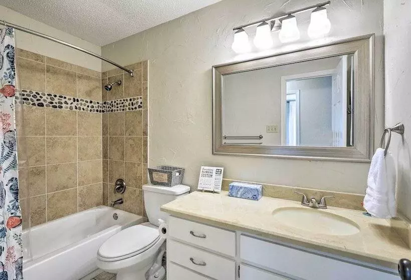 Granbury Home W/ Lake Granbury Access + Dock!