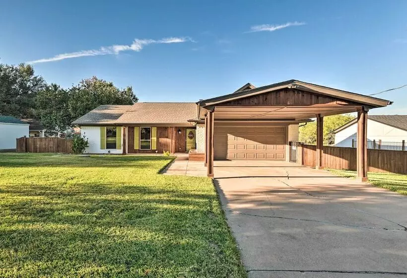 Granbury Home W/ Lake Granbury Access + Dock!
