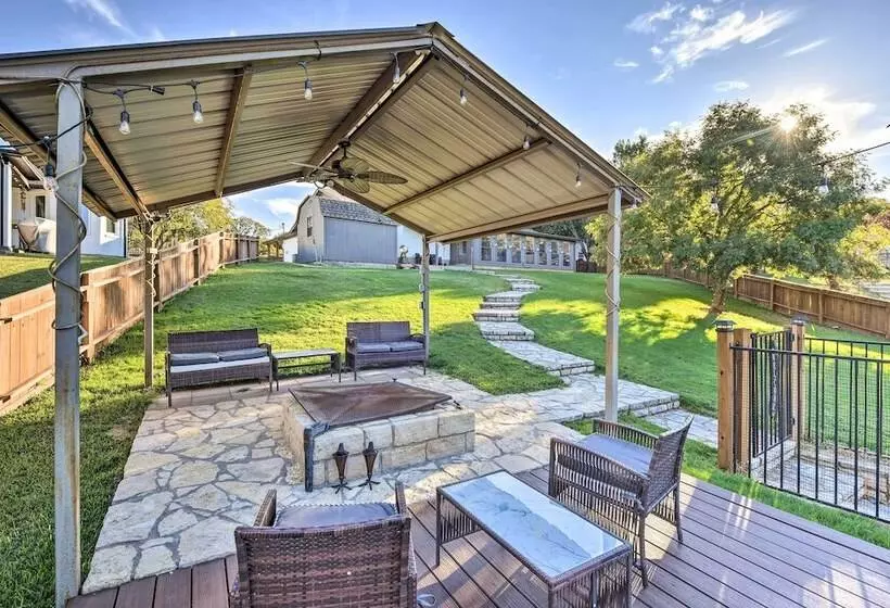 Granbury Home W/ Lake Granbury Access + Dock!