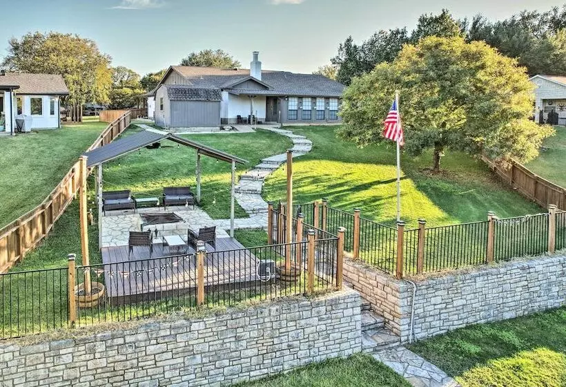 Granbury Home W/ Lake Granbury Access + Dock!