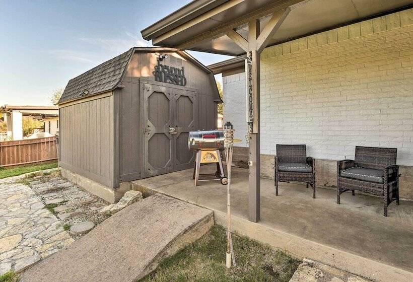 Granbury Home W/ Lake Granbury Access + Dock!
