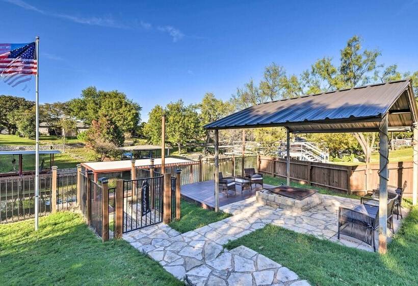 Granbury Home W/ Lake Granbury Access + Dock!