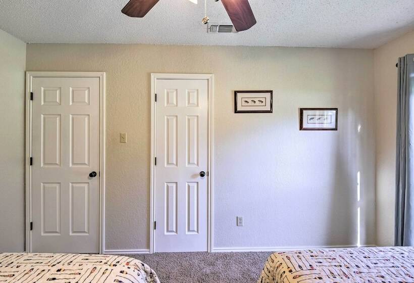 Granbury Home W/ Lake Granbury Access + Dock!