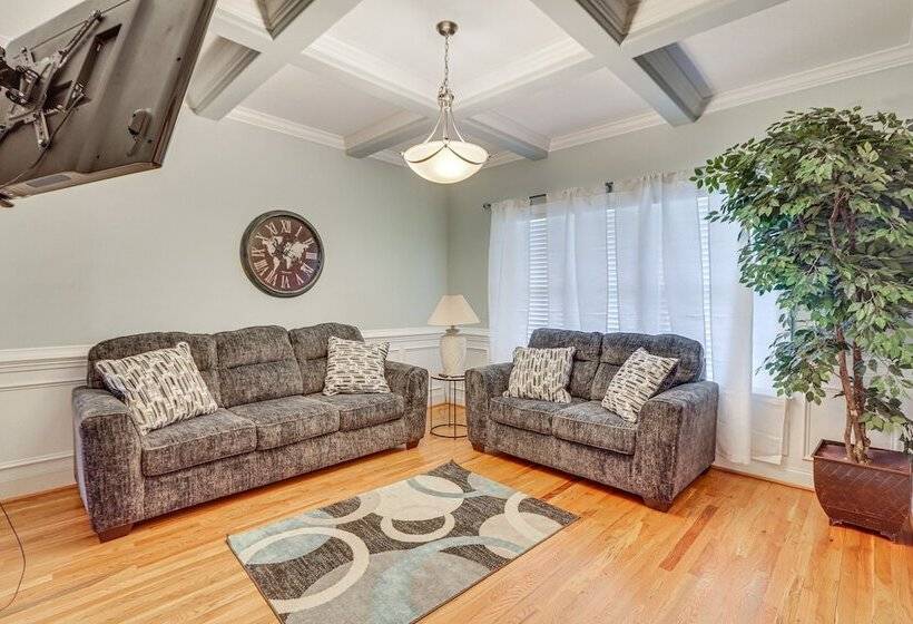 High Point Home ~ 1 Mi To Oak Hollow Lake!