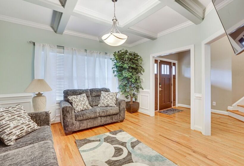 High Point Home ~ 1 Mi To Oak Hollow Lake!