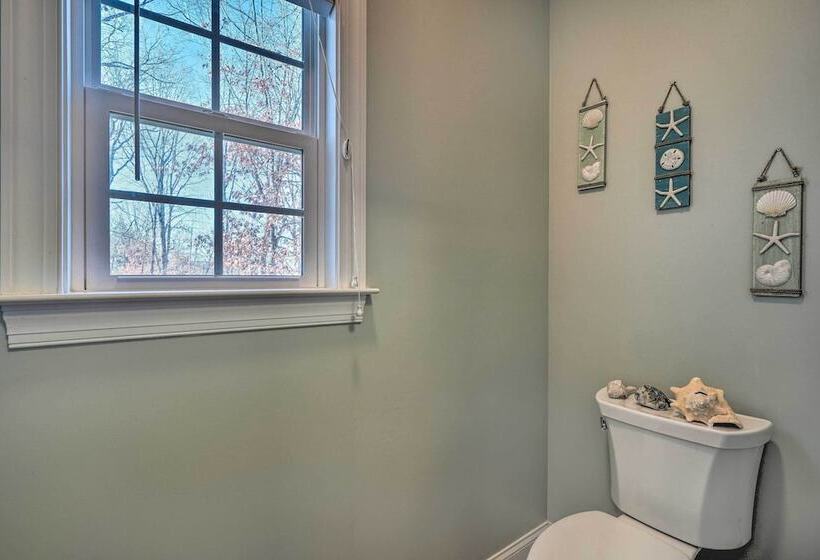 High Point Home ~ 1 Mi To Oak Hollow Lake!