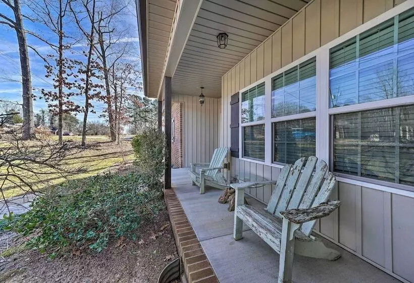 High Point Home ~ 1 Mi To Oak Hollow Lake!