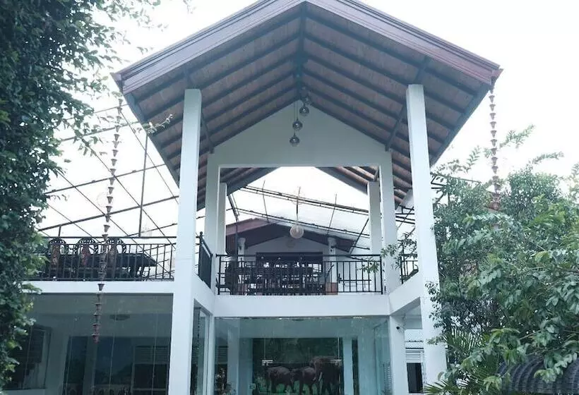 Hotelli Sangrilla Holiday Resort