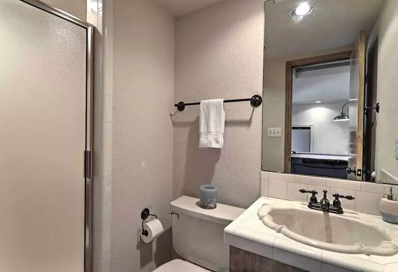 Lakefront Harlingen Home W/ Private Pool & Hot Tub