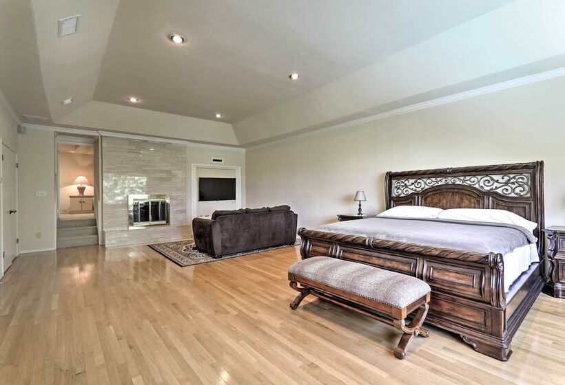 Lakefront Harlingen Home W/ Private Pool & Hot Tub