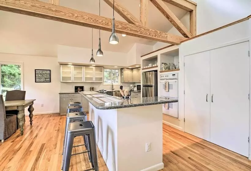 Lovely Blacksburg Hideaway < 1 Mi To Virginia Tech