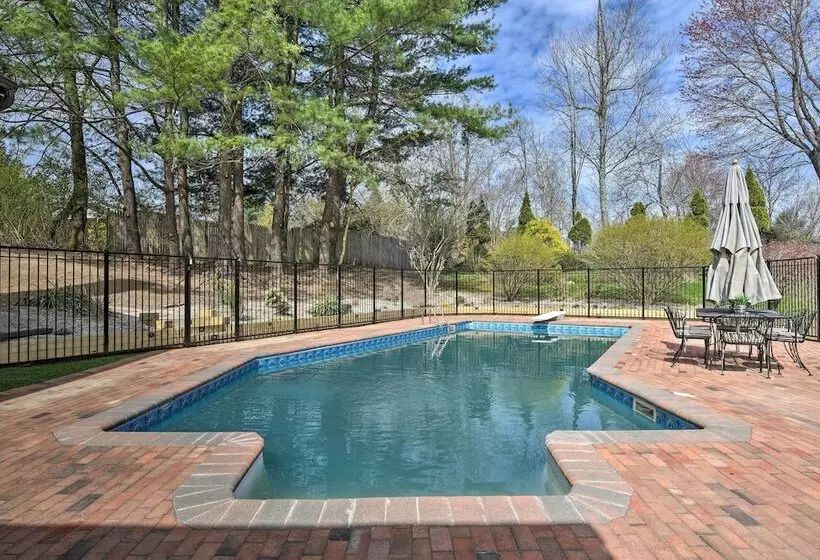 Lovely Highland Home W/ Pool & Hot Tub!