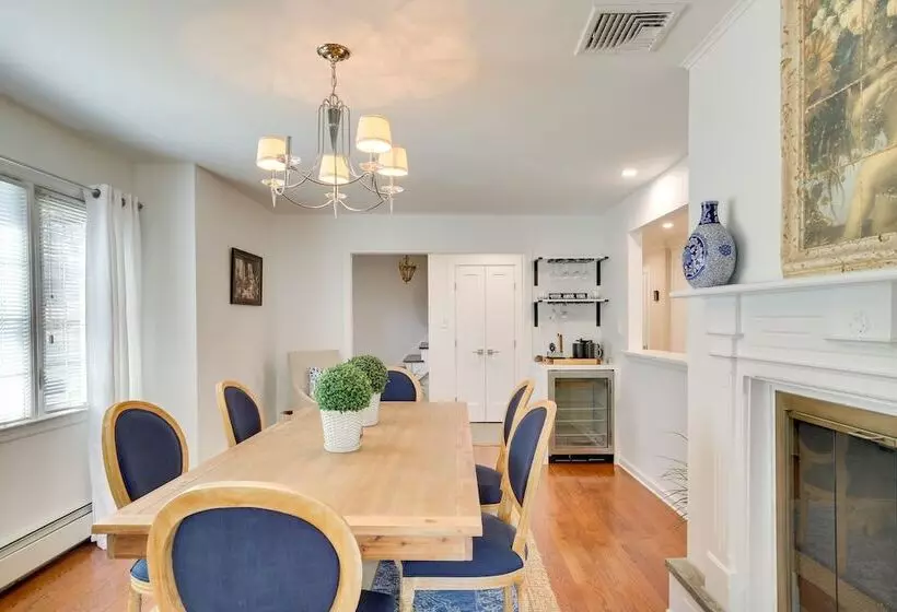 Lovely Highland Home W/ Pool & Hot Tub!