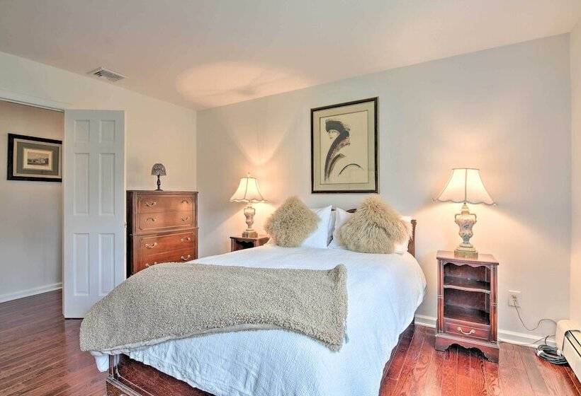 Lovely Highland Home W/ Pool & Hot Tub!