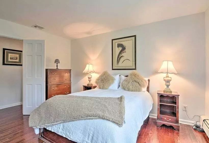 Lovely Highland Home W/ Pool & Hot Tub!