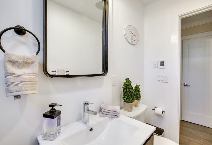 Lovely Highland Home W/ Pool & Hot Tub!