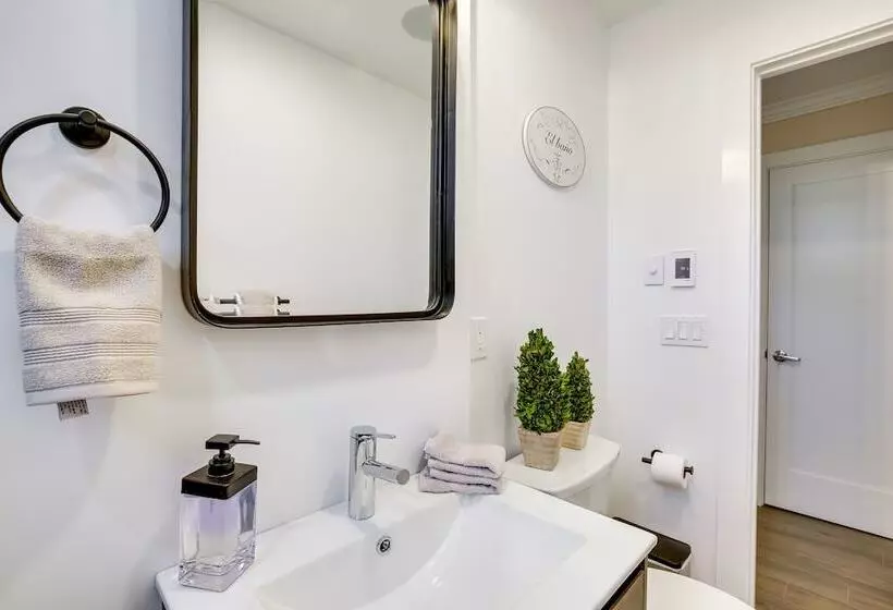 Lovely Highland Home W/ Pool & Hot Tub!