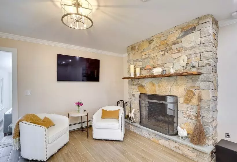 Lovely Highland Home W/ Pool & Hot Tub!