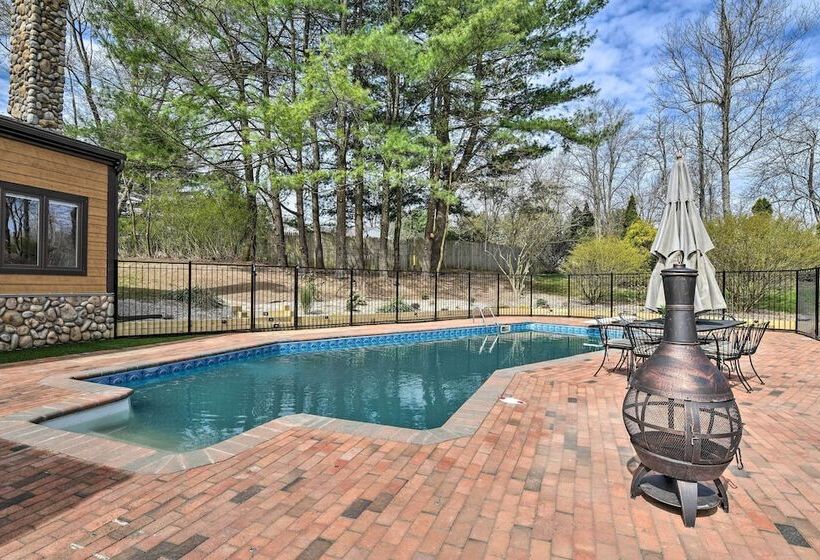 Lovely Highland Home W/ Pool & Hot Tub!