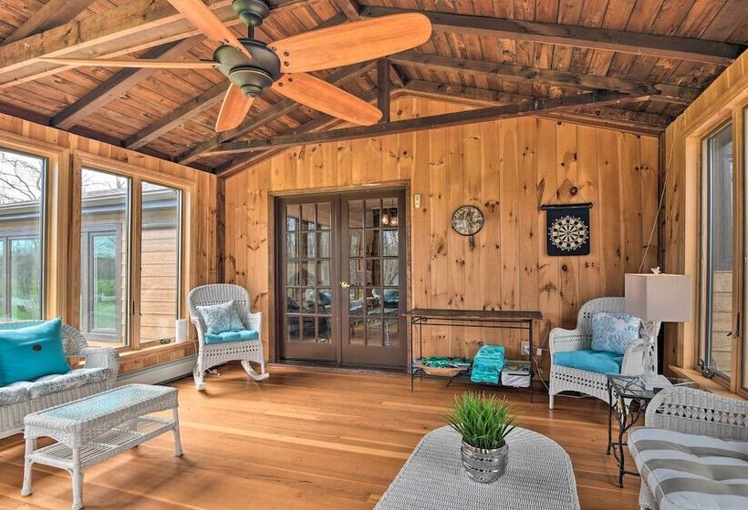 Lovely Highland Home W/ Pool & Hot Tub!