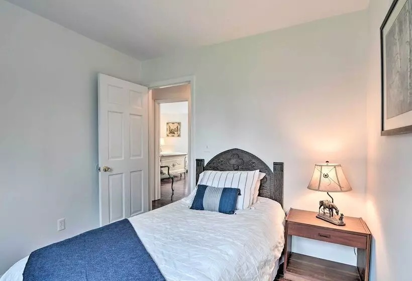 Lovely Highland Home W/ Pool & Hot Tub!