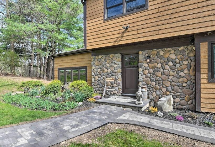 Lovely Highland Home W/ Pool & Hot Tub!