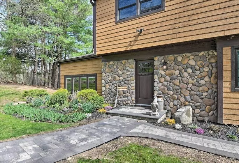 Lovely Highland Home W/ Pool & Hot Tub!