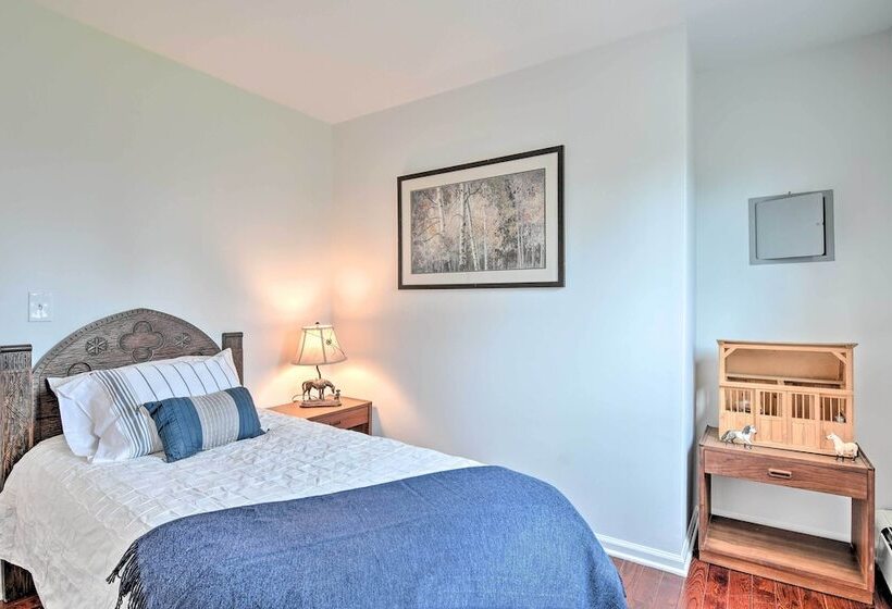 Lovely Highland Home W/ Pool & Hot Tub!