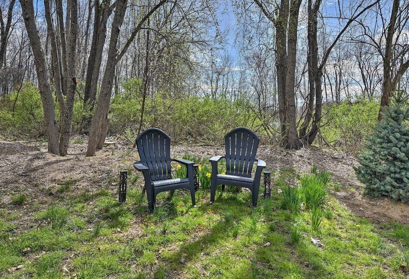 Lovely Highland Home W/ Pool & Hot Tub!